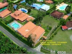 Finca Hotel los Cisnes  - Montenegro、Quindíoのフィンカ
